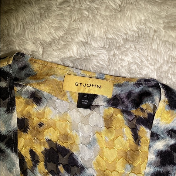 St. John short sleeve silk blouse size medium - Picture 9 of 11